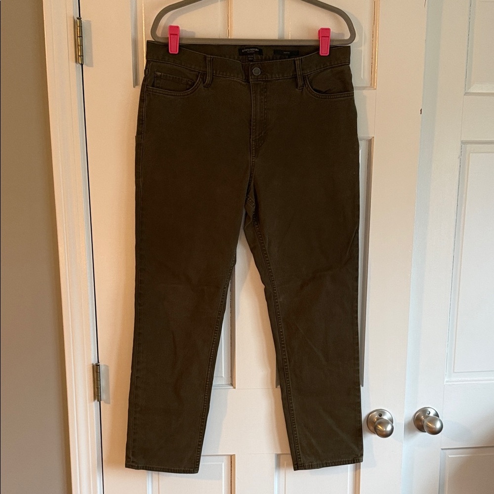 Banana Republic olive green Traveler pants sz 35x30